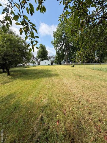 718 River Street, Owosso, MI 48867