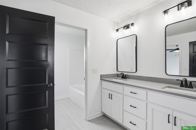 5717 N 197th Avenue, Elkhorn, NE 68022