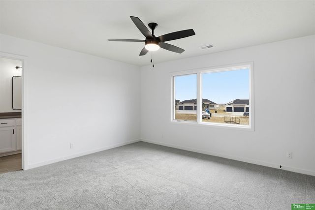 5717 N 197th Avenue, Elkhorn, NE 68022