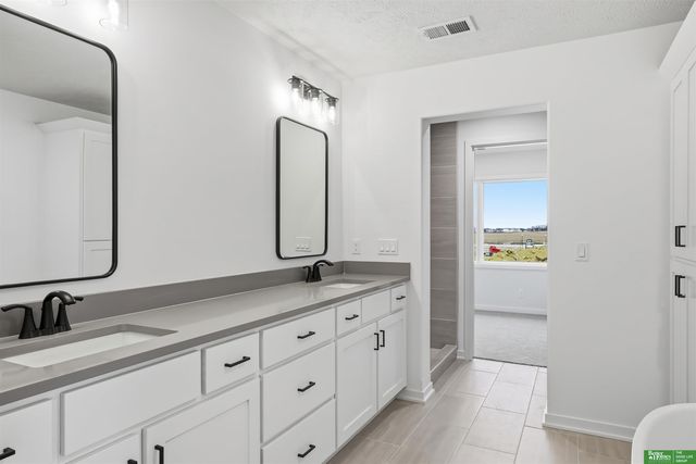 5717 N 197th Avenue, Elkhorn, NE 68022