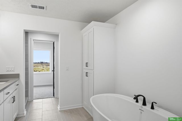 5717 N 197th Avenue, Elkhorn, NE 68022