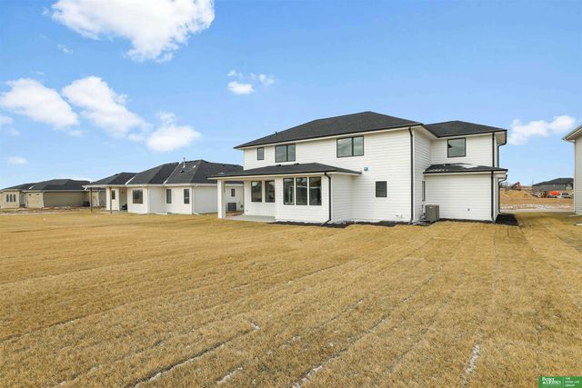 5717 N 197th Avenue, Elkhorn, NE 68022