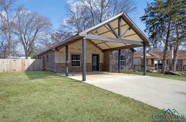 1007 E 1st St, Mount Pleasant, TX 75455
