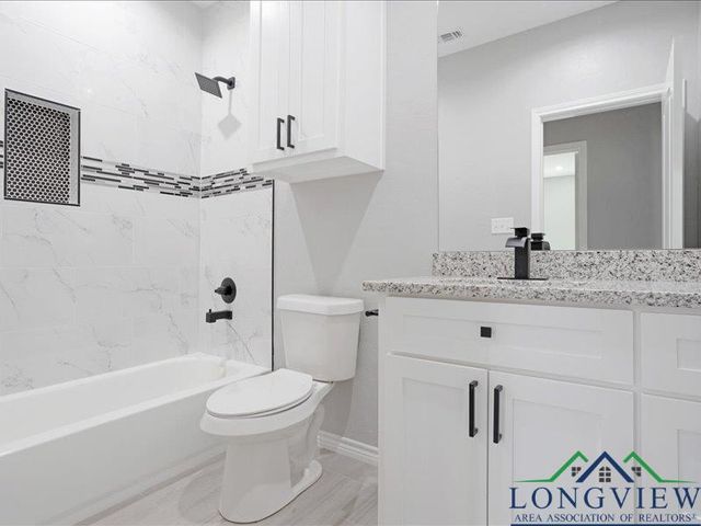 1007 E 1st St, Mount Pleasant, TX 75455