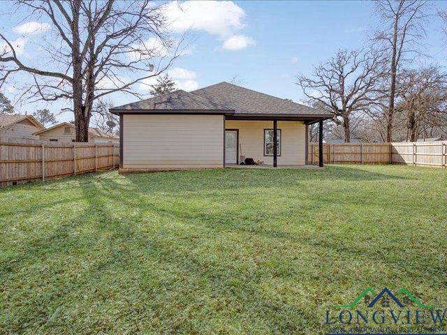 1007 E 1st St, Mount Pleasant, TX 75455