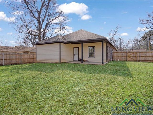 1007 E 1st St, Mount Pleasant, TX 75455