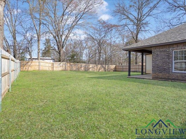 1007 E 1st St, Mount Pleasant, TX 75455