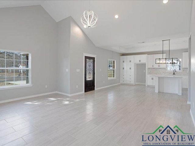 1007 E 1st St, Mount Pleasant, TX 75455
