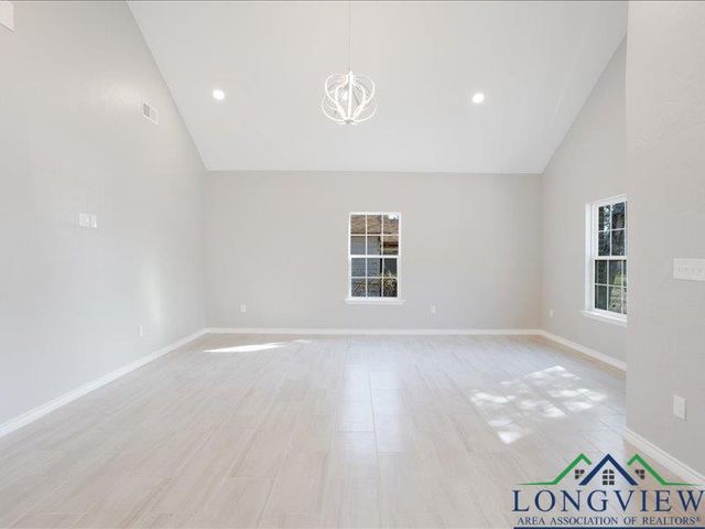 1007 E 1st St, Mount Pleasant, TX 75455
