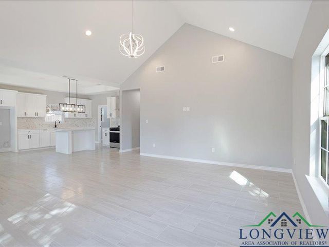 1007 E 1st St, Mount Pleasant, TX 75455