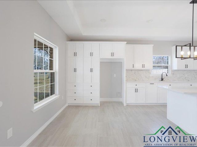 1007 E 1st St, Mount Pleasant, TX 75455