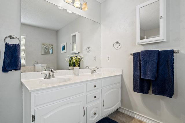 17500 Klamath Falls DR, Round Rock, TX 78681