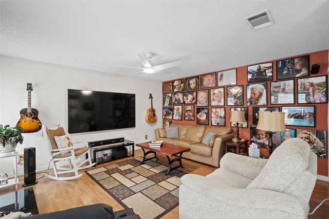 17500 Klamath Falls DR, Round Rock, TX 78681