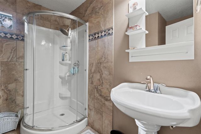 17500 Klamath Falls DR, Round Rock, TX 78681