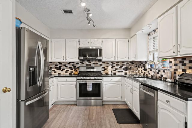 17500 Klamath Falls DR, Round Rock, TX 78681