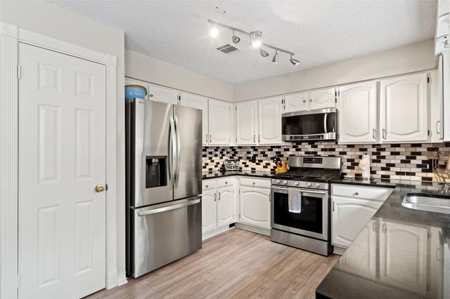 17500 Klamath Falls DR, Round Rock, TX 78681