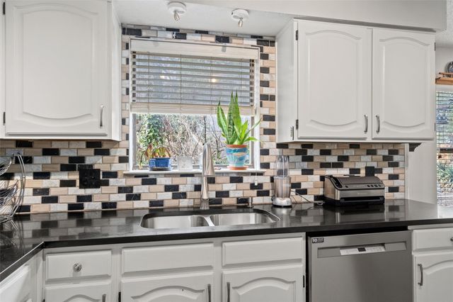 17500 Klamath Falls DR, Round Rock, TX 78681