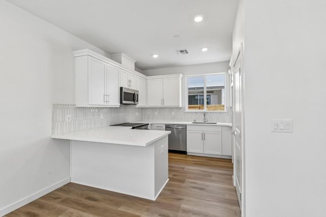 6425 Ventris Walk, Sacramento, CA 95823