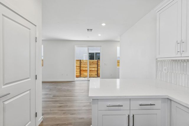 6425 Ventris Walk, Sacramento, CA 95823