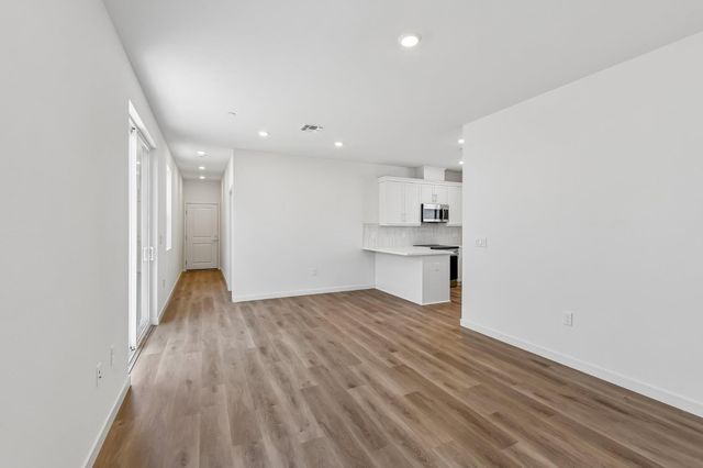 6425 Ventris Walk, Sacramento, CA 95823