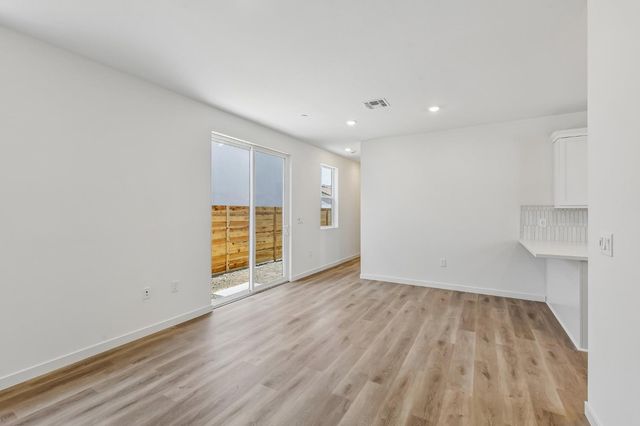 6425 Ventris Walk, Sacramento, CA 95823