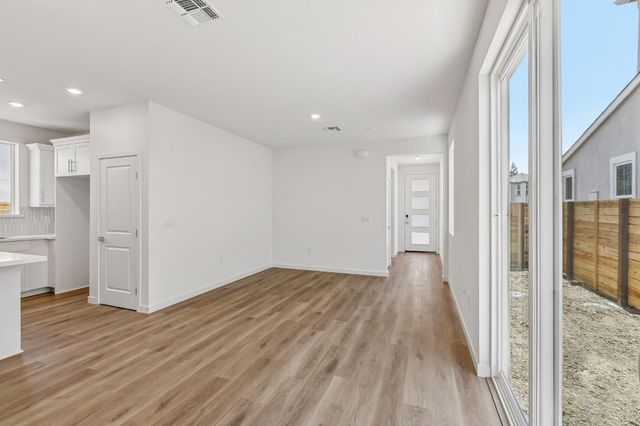 6425 Ventris Walk, Sacramento, CA 95823