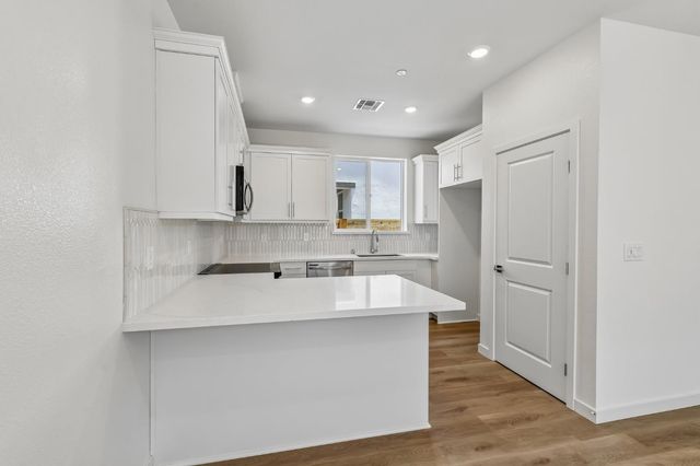 6425 Ventris Walk, Sacramento, CA 95823