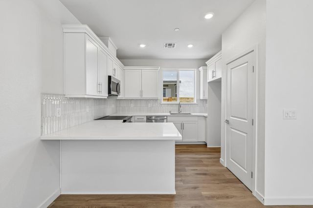 6425 Ventris Walk, Sacramento, CA 95823