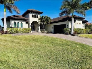 8533 S Lake CIR, Fort Myers, FL 33908