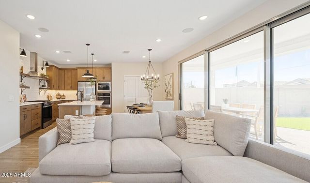 8066 N 80th Lane, Peoria, AZ 85345