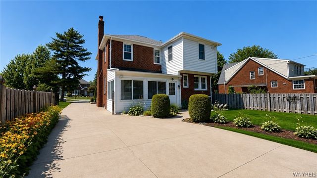 129 Hendricks Blvd, Amherst, NY 14226