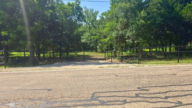 2568 CR 310, Cleburne, TX 76031