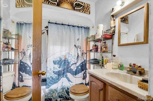 8675 Paige Avenue, Warren, MI 48089
