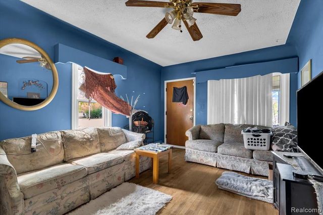 8675 Paige Avenue, Warren, MI 48089