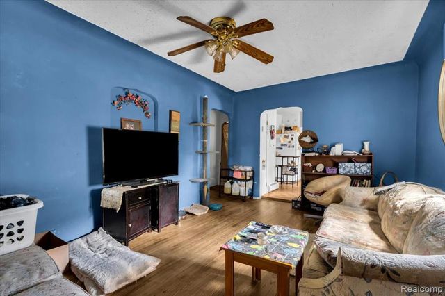 8675 Paige Avenue, Warren, MI 48089