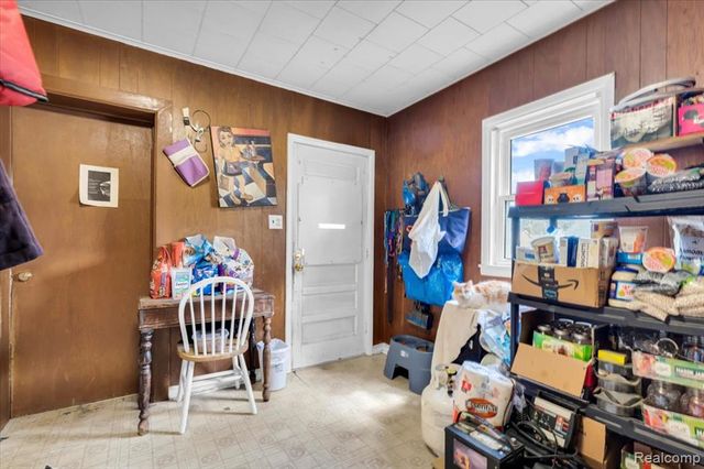 8675 Paige Avenue, Warren, MI 48089
