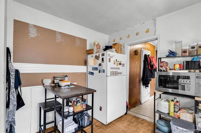 8675 Paige Avenue, Warren, MI 48089