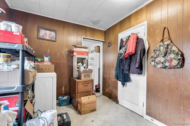 8675 Paige Avenue, Warren, MI 48089