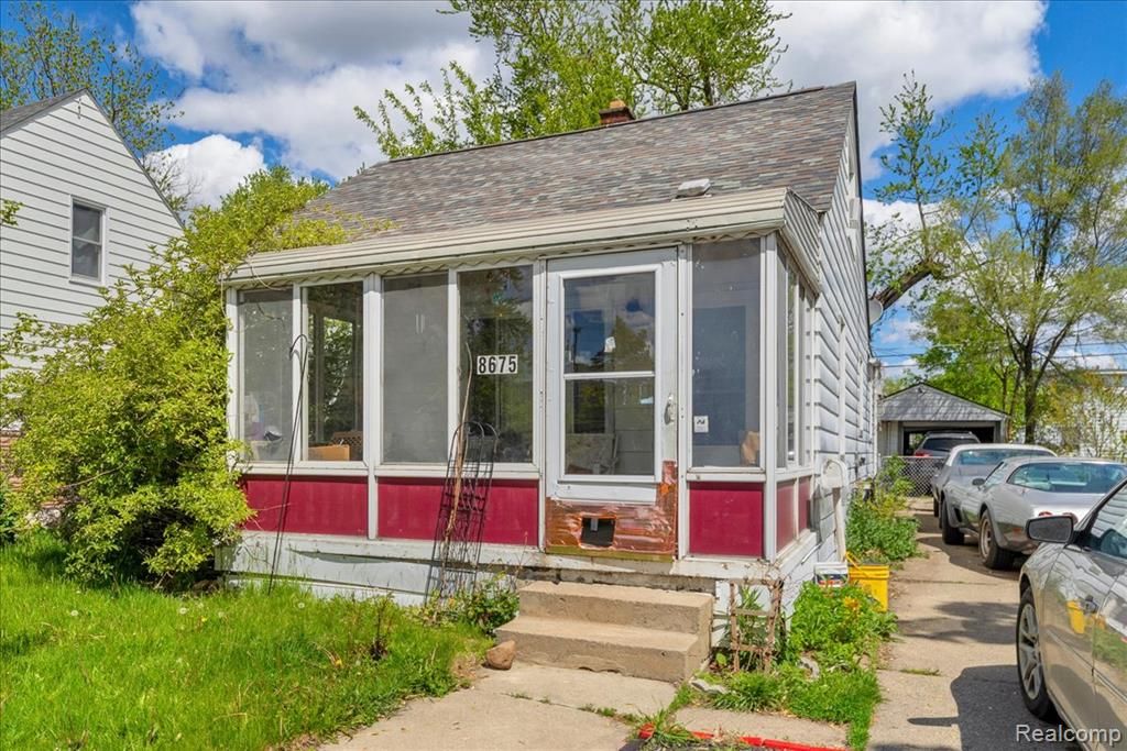 8675 Paige Avenue, Warren, MI 48089
