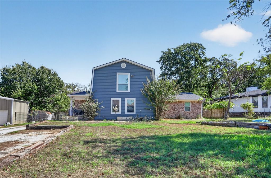 416 Cedarwood Street, Azle, TX 76020