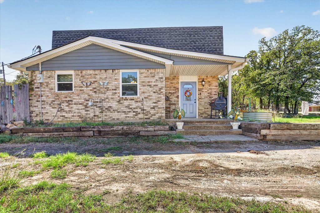 416 Cedarwood Street, Azle, TX 76020 — photo 3