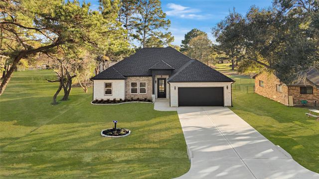 105 Bledsoe St, Prairie View, TX 77445