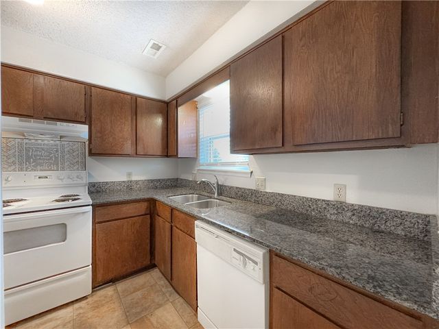 4114 N Sunflower Circle, Fayetteville, AR 72703