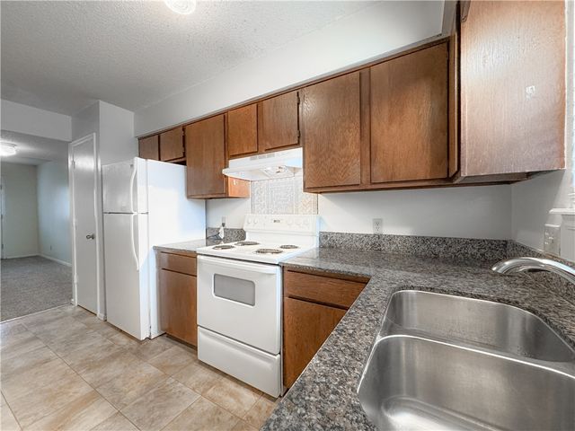 4114 N Sunflower Circle, Fayetteville, AR 72703
