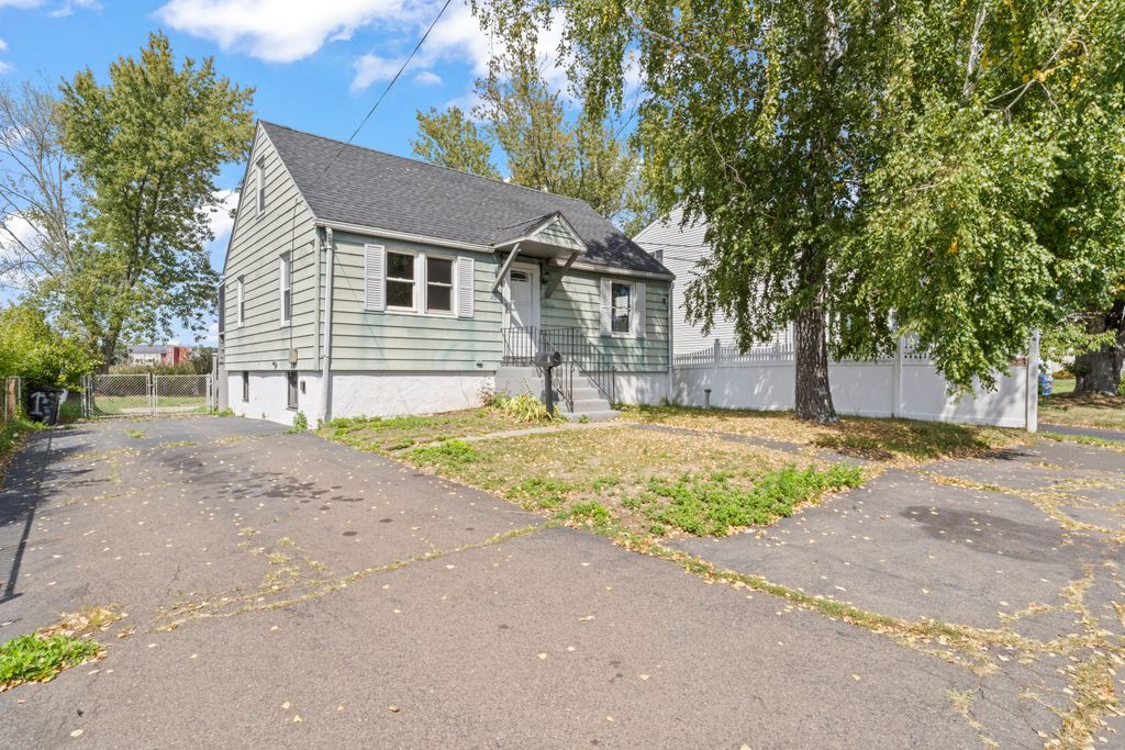 26 Vista Drive, East Haven, CT 06512