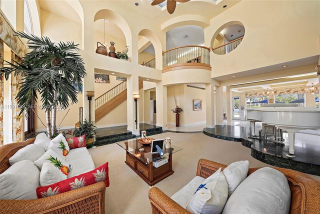 1047 S Southlake Dr, Hollywood, FL 33019