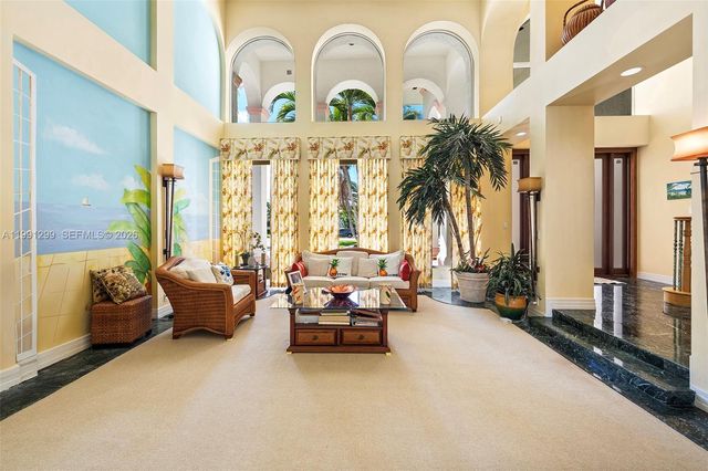 1047 S Southlake Dr, Hollywood, FL 33019
