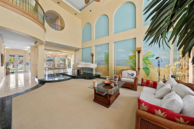 1047 S Southlake Dr, Hollywood, FL 33019