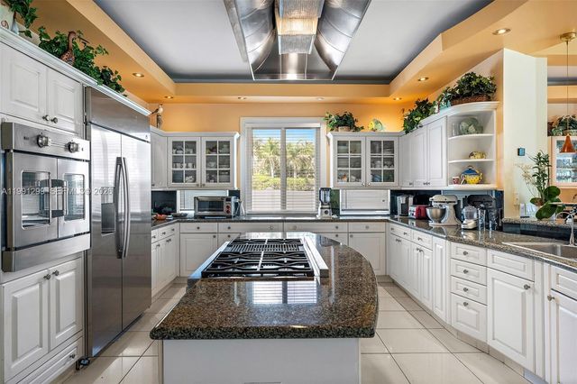 1047 S Southlake Dr, Hollywood, FL 33019