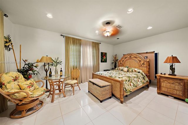 1047 S Southlake Dr, Hollywood, FL 33019